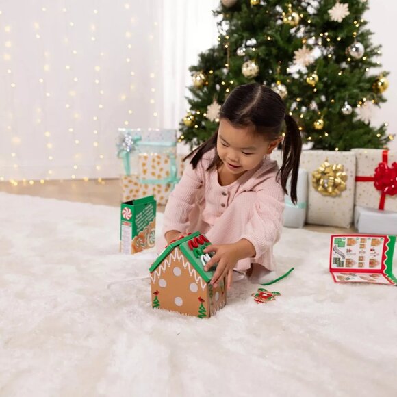 Melissa & Doug Gingerbread House Wooden Playset 38 Pieces Building Christmas NEW - Picture 15 of 15